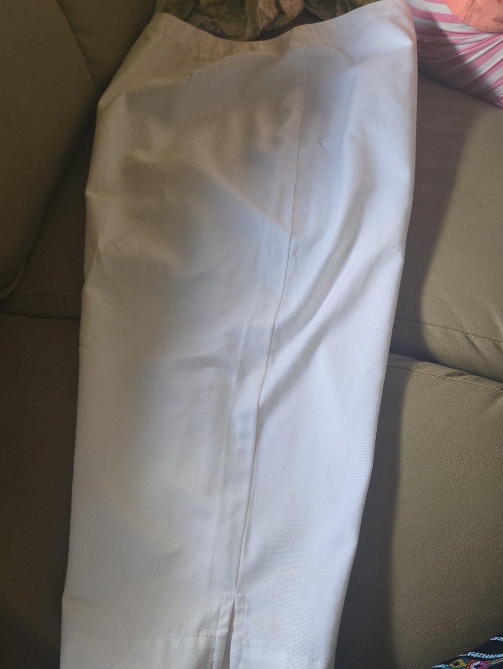 Liz Claiborne White Capri Pants - Clean Straight Leg